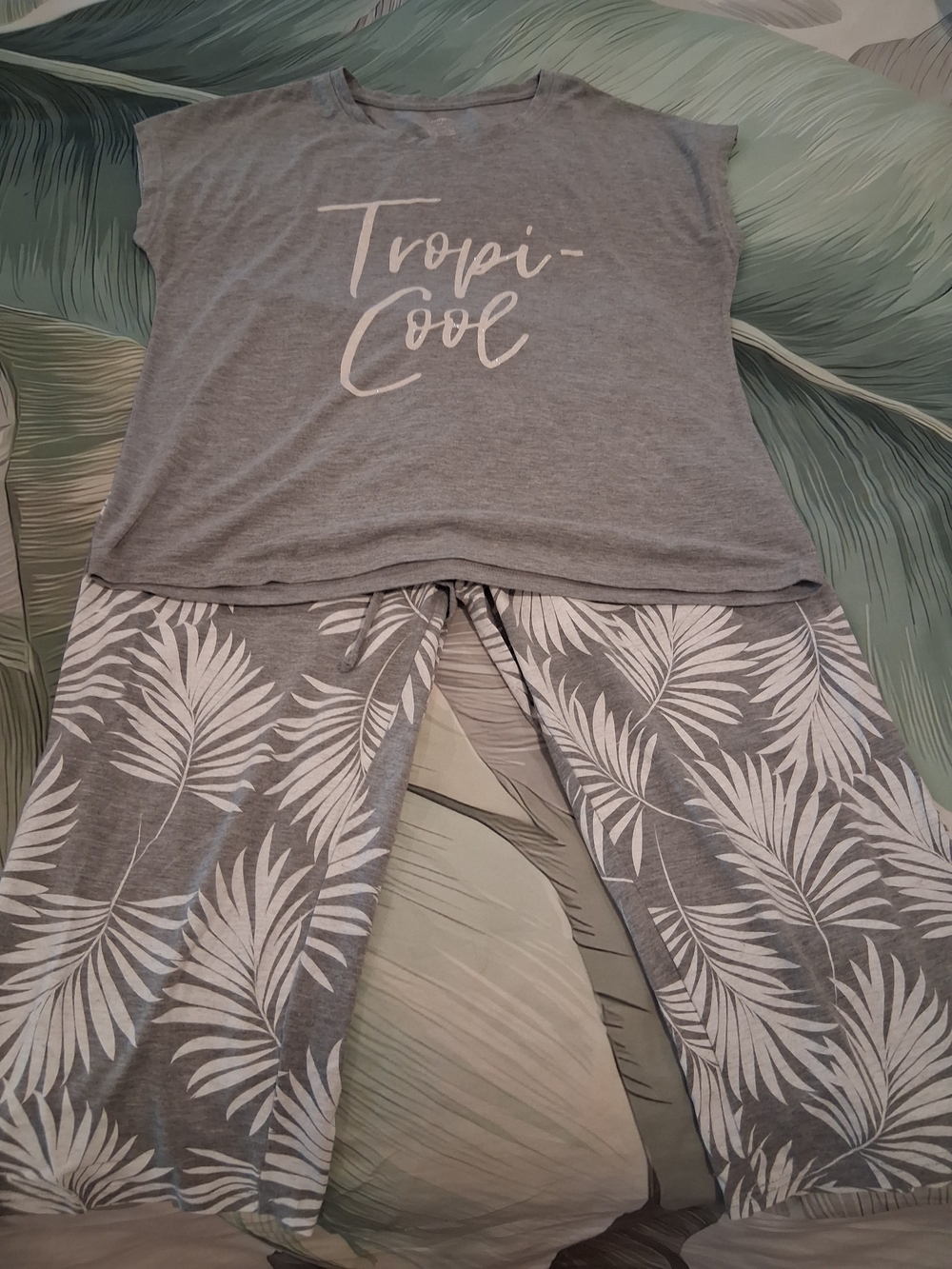 Grey 'Tropi-Cool' Short Sleeve / Capri Pajama Set 🌴🩶☺️